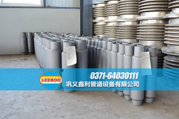 鑫利<a href=http://www.syzhcd.com target=_blank class=infotextkey>補(bǔ)償器</a>車間一角
